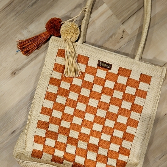 NEW! SUN N SAND Checkered Straw Pom Pom Tote Beach Bag. - Picture 3 of 7